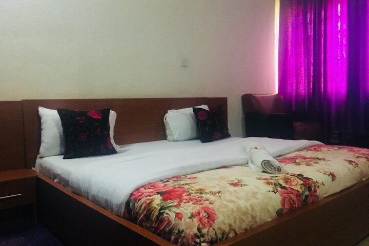 Room 10 of 30