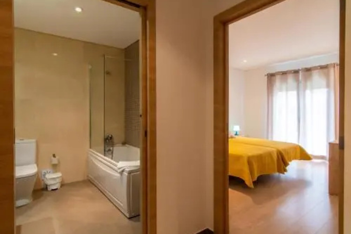 Room 10 of 25