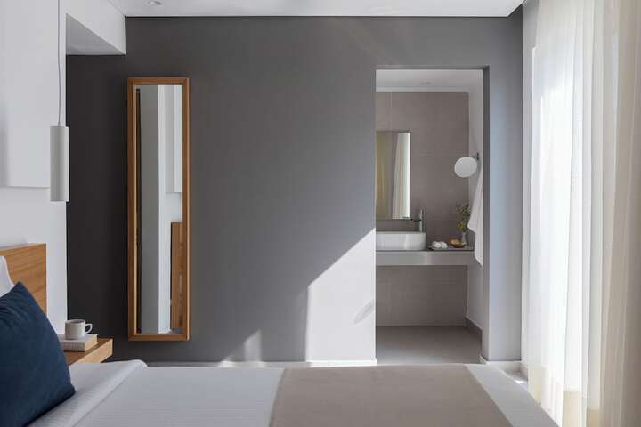 Room 4 of 64