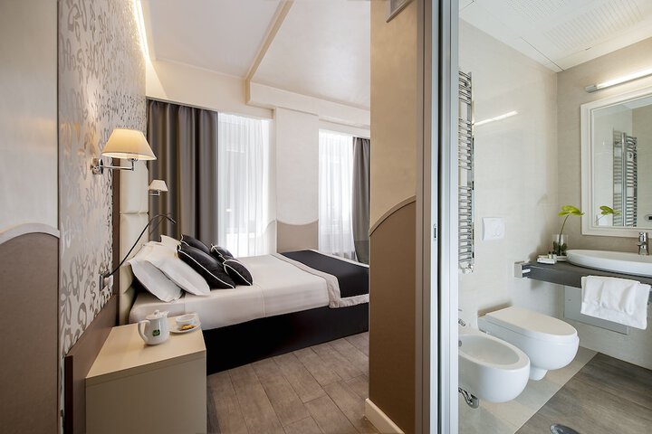 Room 32 of 110