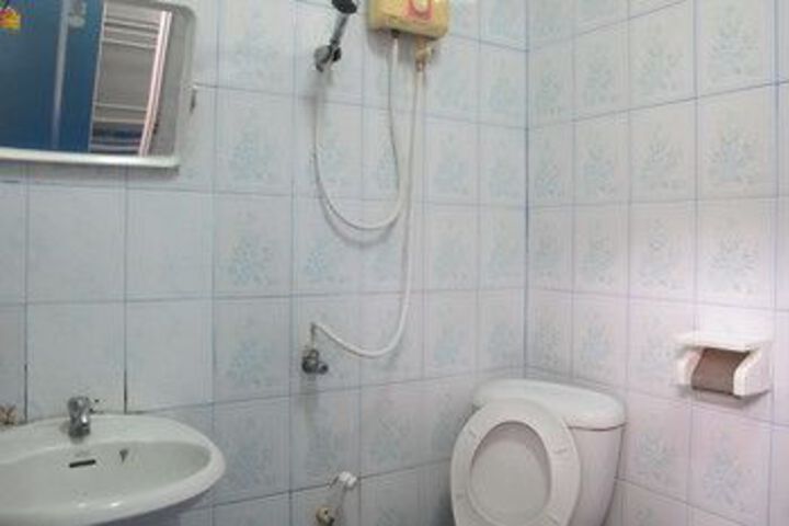Room 2 of 51