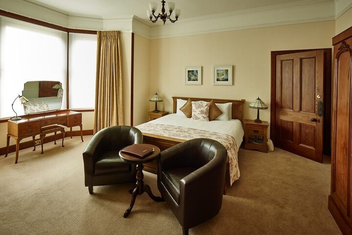 Room 6 of 34