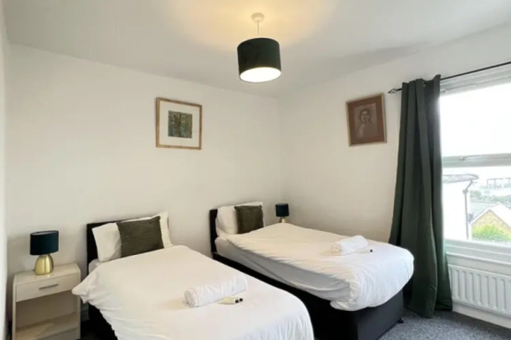 Remarkable 2 bed House in Rochester