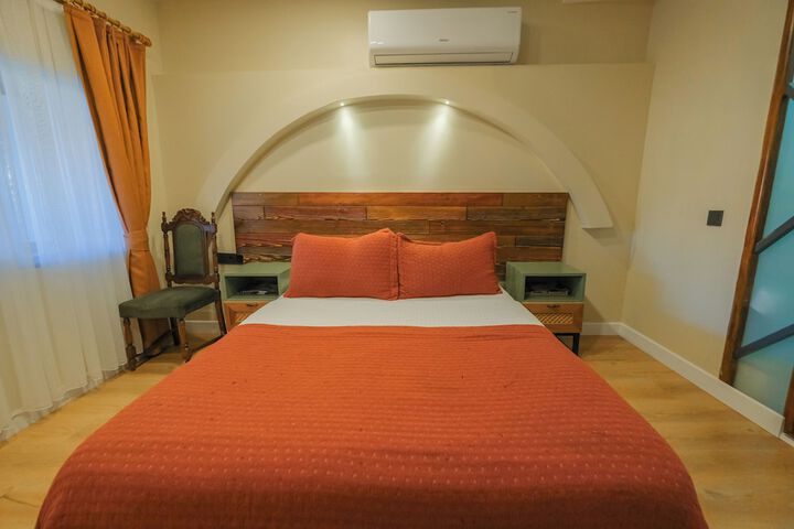 Room 35 of 104