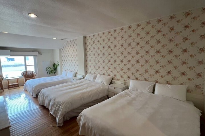 Room 30 of 76