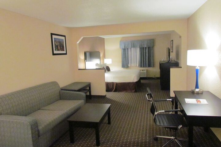 1 King Bed (5 of 13)