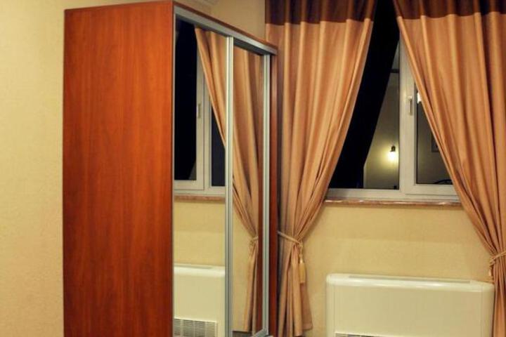 Room 6 of 6