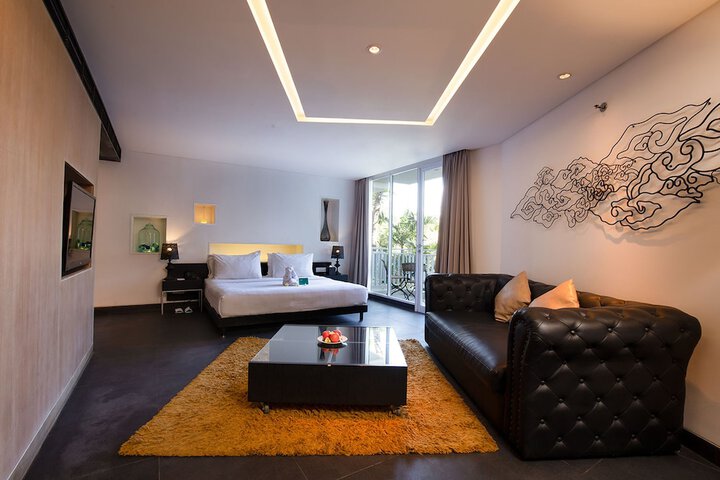 Room 12 of 94