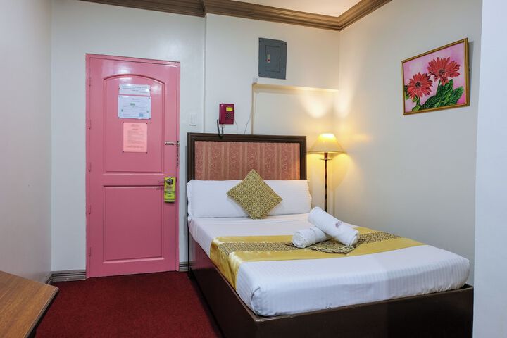 Room 3 of 8