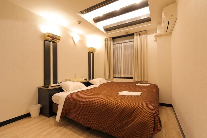Room 17 of 40