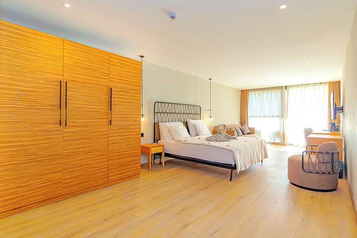Room 6 of 119