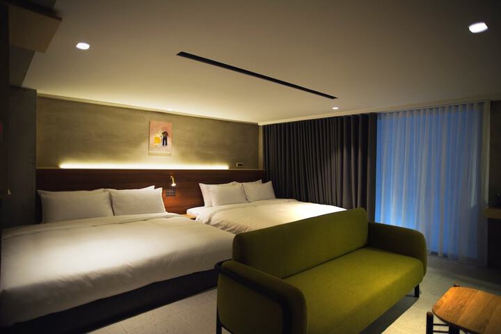 Room 2 of 138