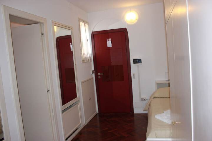 Room 10 of 53