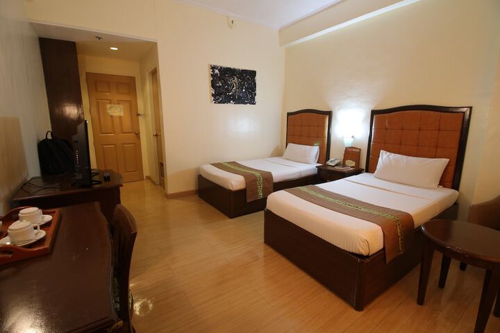 Room 6 of 23