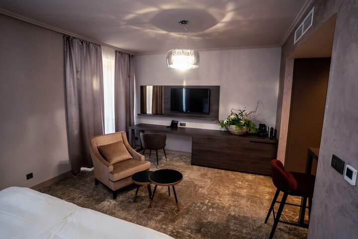 Room 6 of 55