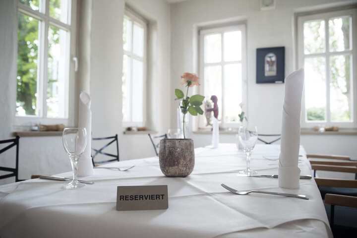 Dining 15 of 43