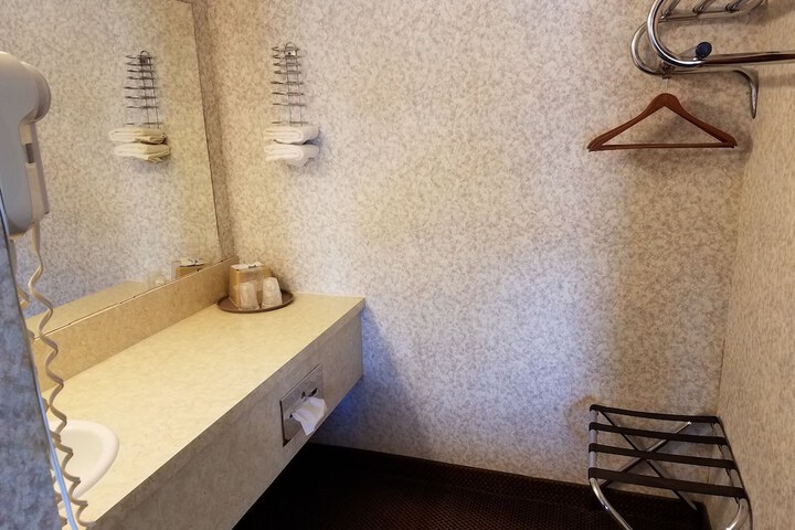 Bathroom sink