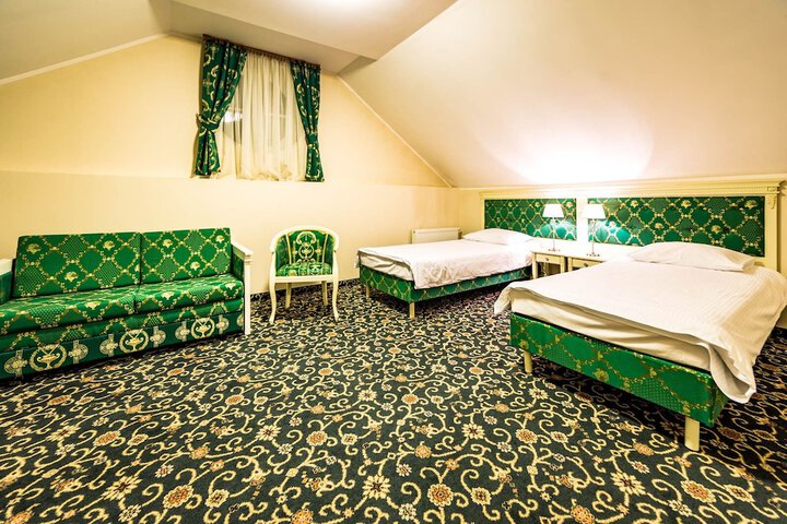 Room 12 of 32