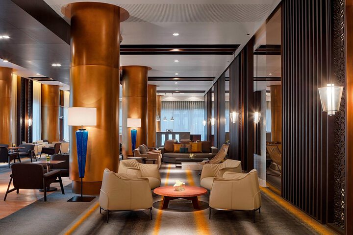 Lounge 109 of 131