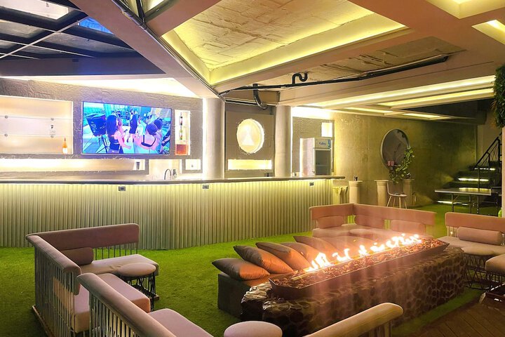 Lounge 69 of 87