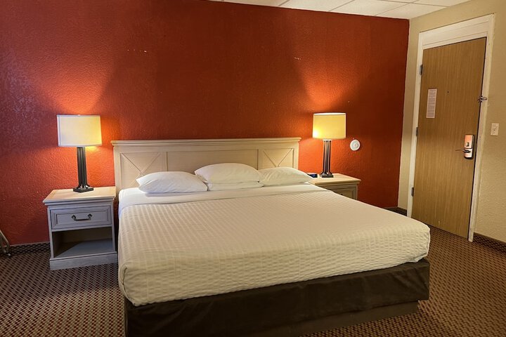 1 King Bed (1 of 4)