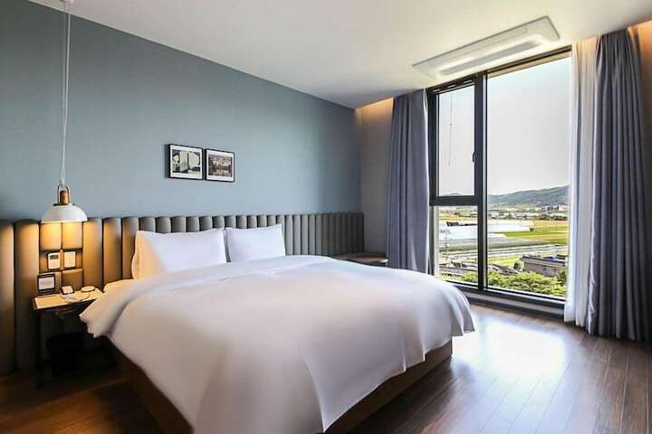 Room 2 of 2