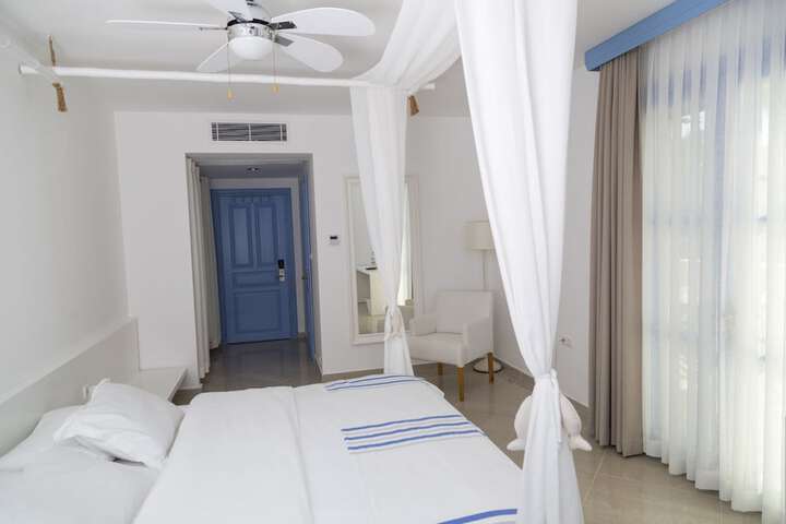 Room 8 of 60