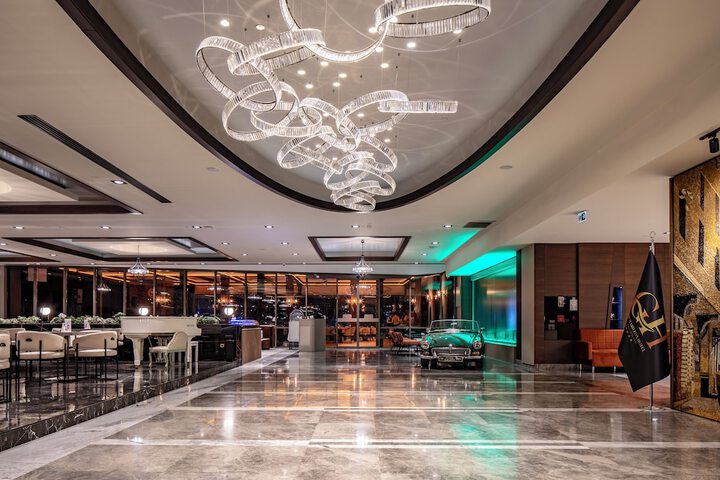 Entrance & Lobby