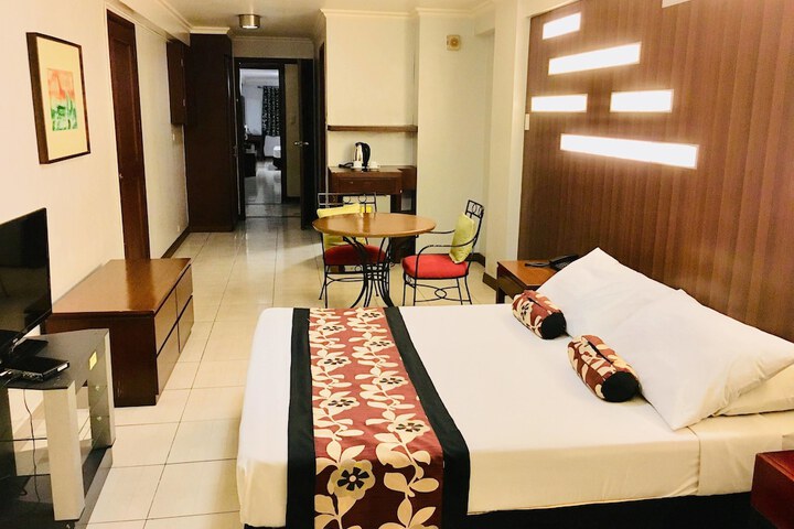 Room 11 of 80