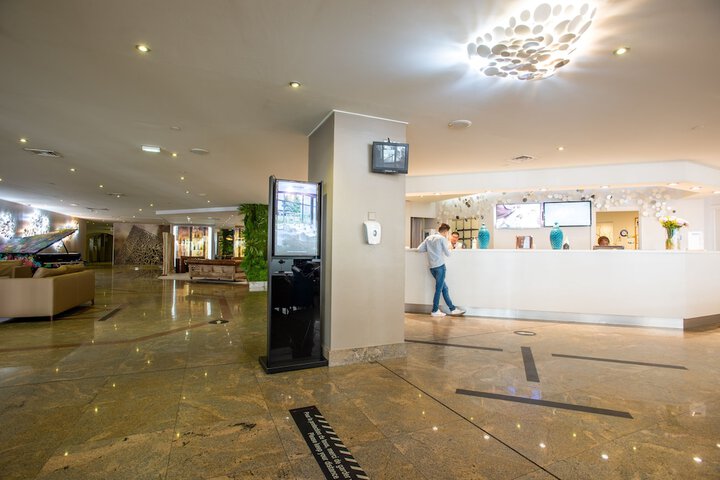 Entrance & Lobby