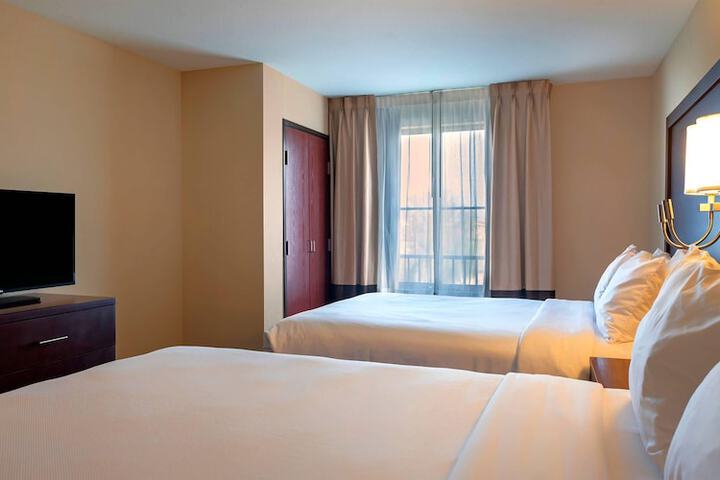 Room 52 of 92