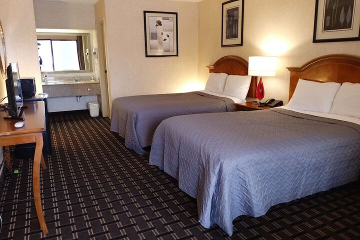 2 Double Beds (2 of 5)