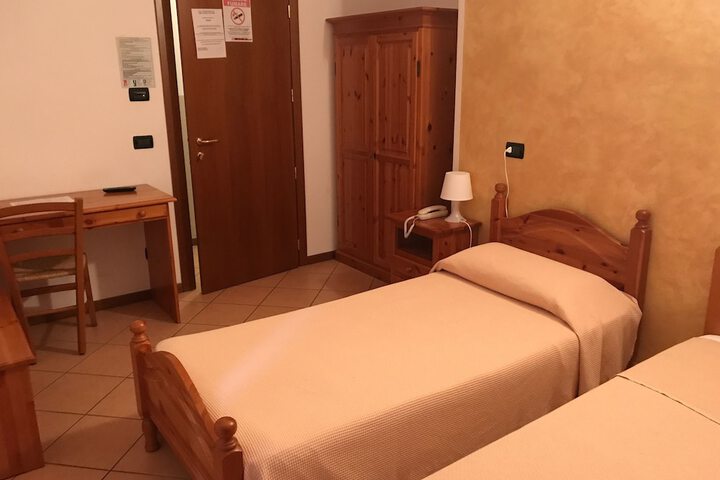 Room 13 of 64