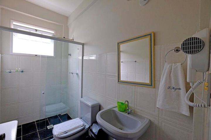 Room 15 of 28