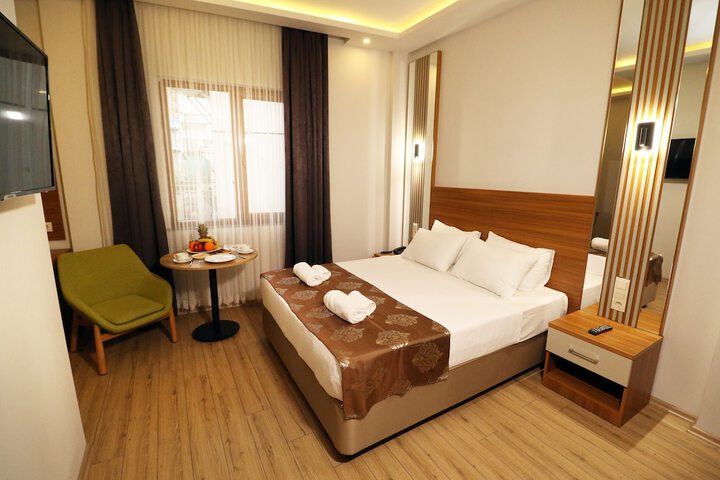 Room 14 of 36