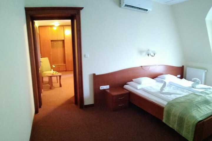 Room 10 of 42