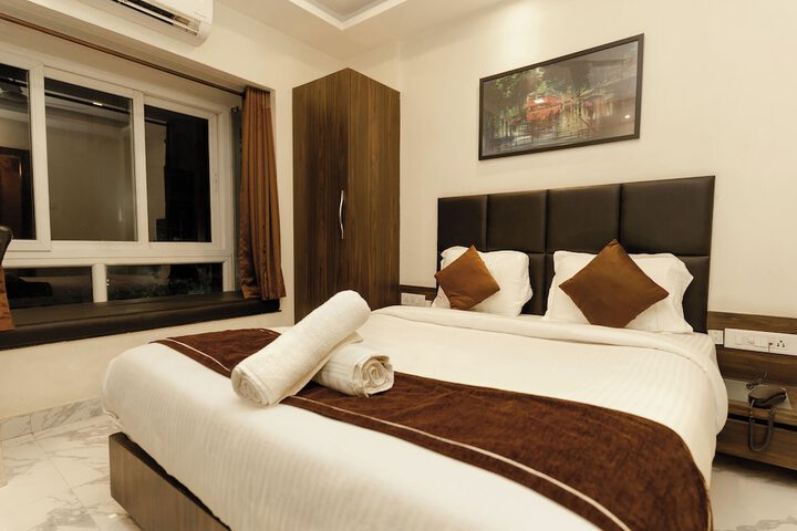 Room 2 of 6