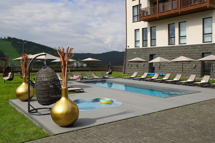 Pool 76 of 194
