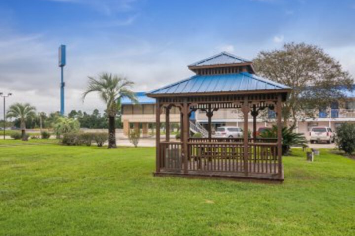 Hotel Exterior 48 of 58