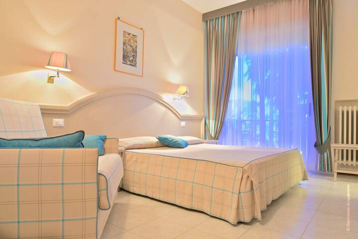 Room 33 of 87