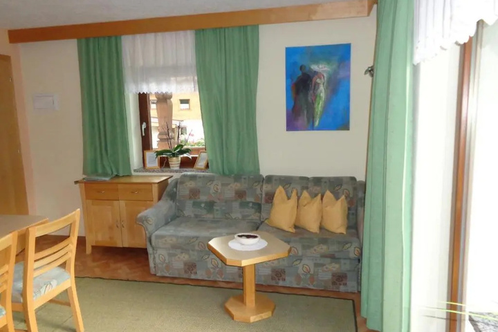 Room 4 of 15