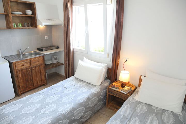 Room 5 of 187