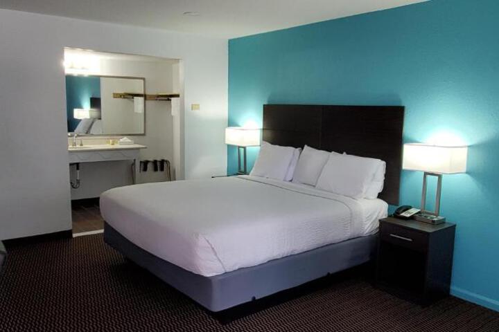 1 King Bed (1 of 9)