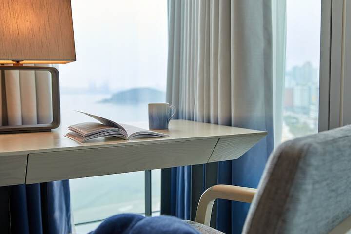 Room 34 of 106