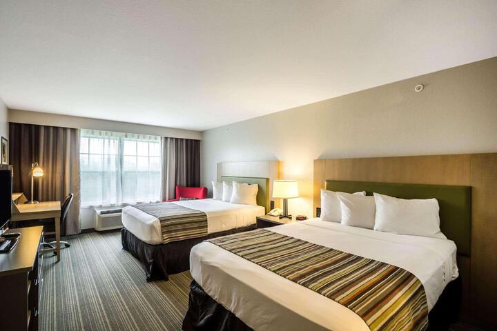 2 Queen Beds (8 of 9)
