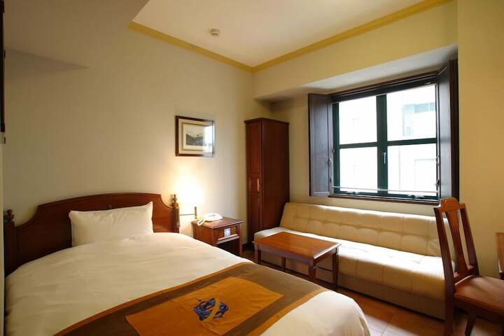 Room 20 of 40