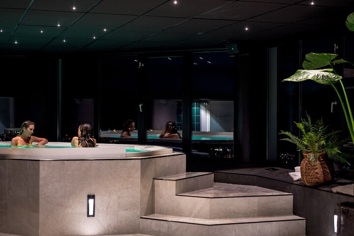 Spa 44 of 76
