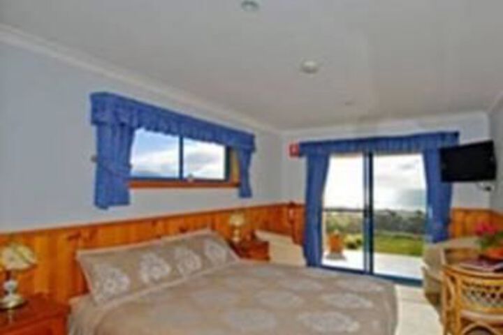 Room 2 of 33