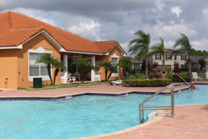 Pool 20 of 39