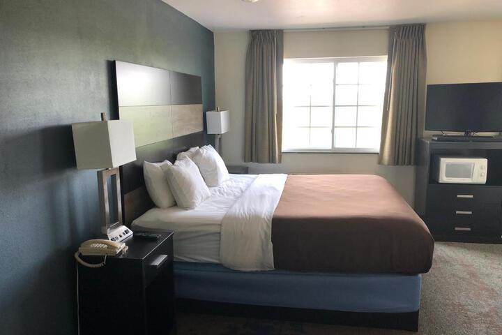1 King Bed (2 of 5)